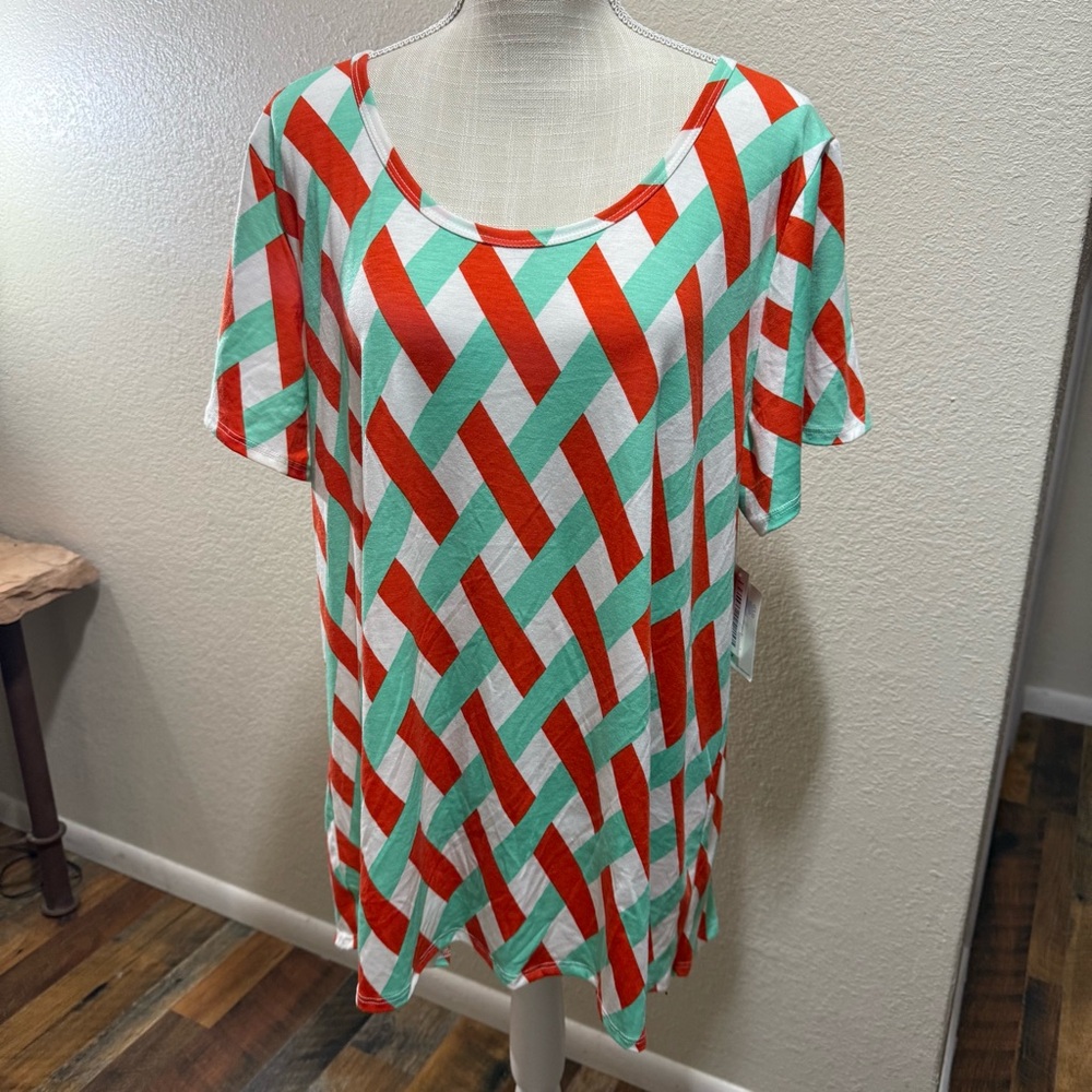 🤠 3/$20 LuLaRoe - Classic T - Red & Green Geometric Top - Size XL - NWT